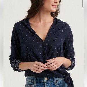 Lucky Brand Women’s Navy Allover Print Long Sleeve Wrap Side Tie Knit Boho Top M